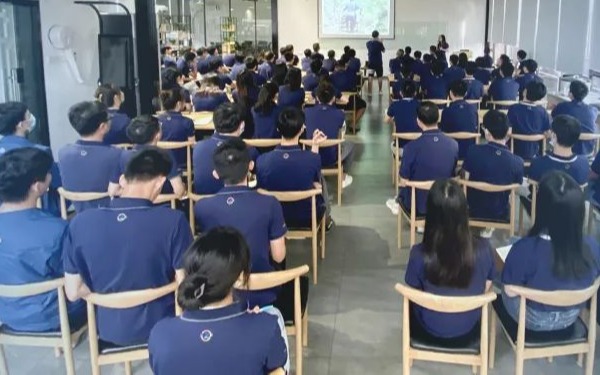 【今年會jinnianhui智慧分享日第2期】保持危機意識，持續變革，不懈奮斗！